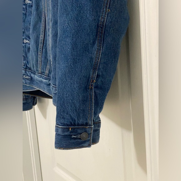 Abercrombie & Fitch Sherpa-Lined Trucker Denim Jacket - Picture 5 of 16